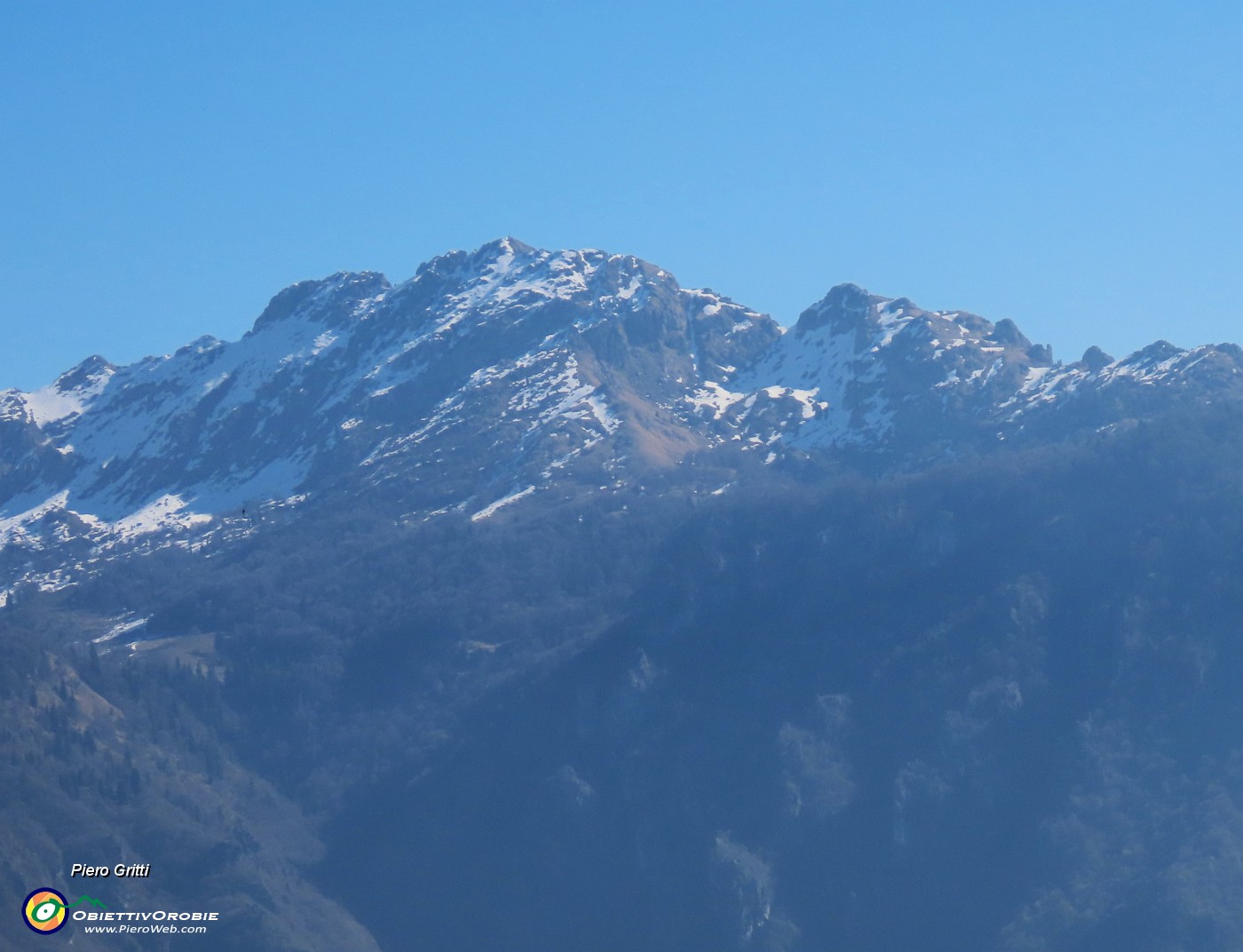 32 Dalla Croce di Bracca bella vista in Alben in parte ancora innevato.JPG